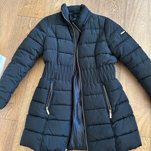 Women’s Large Laundry brand Black winter coat with gold details. Like new.